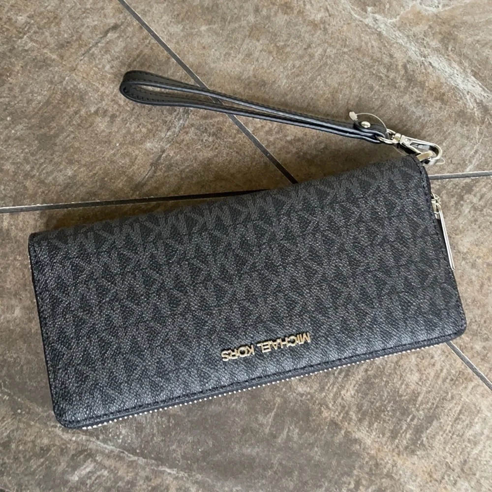 Michael Kors Jet Set Travel Large Travel CONTINENTAL Wallet-Wristlet